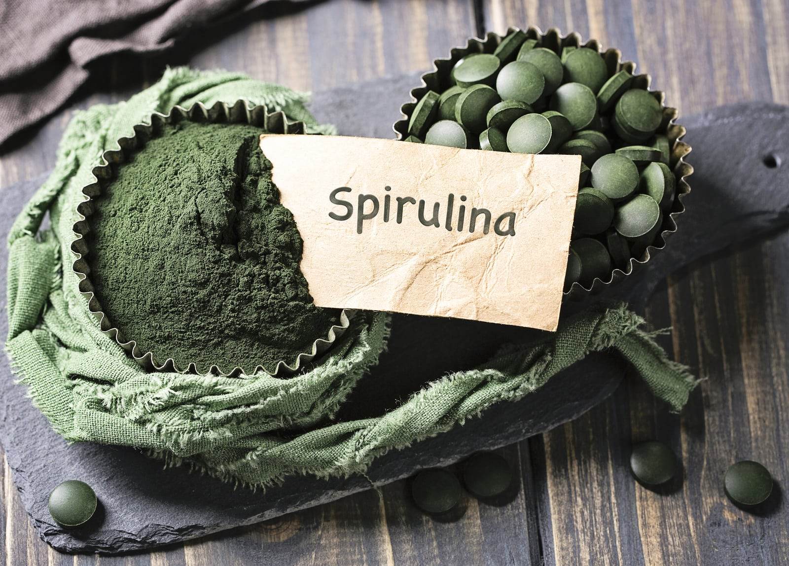 spirulina na twarz do włosów