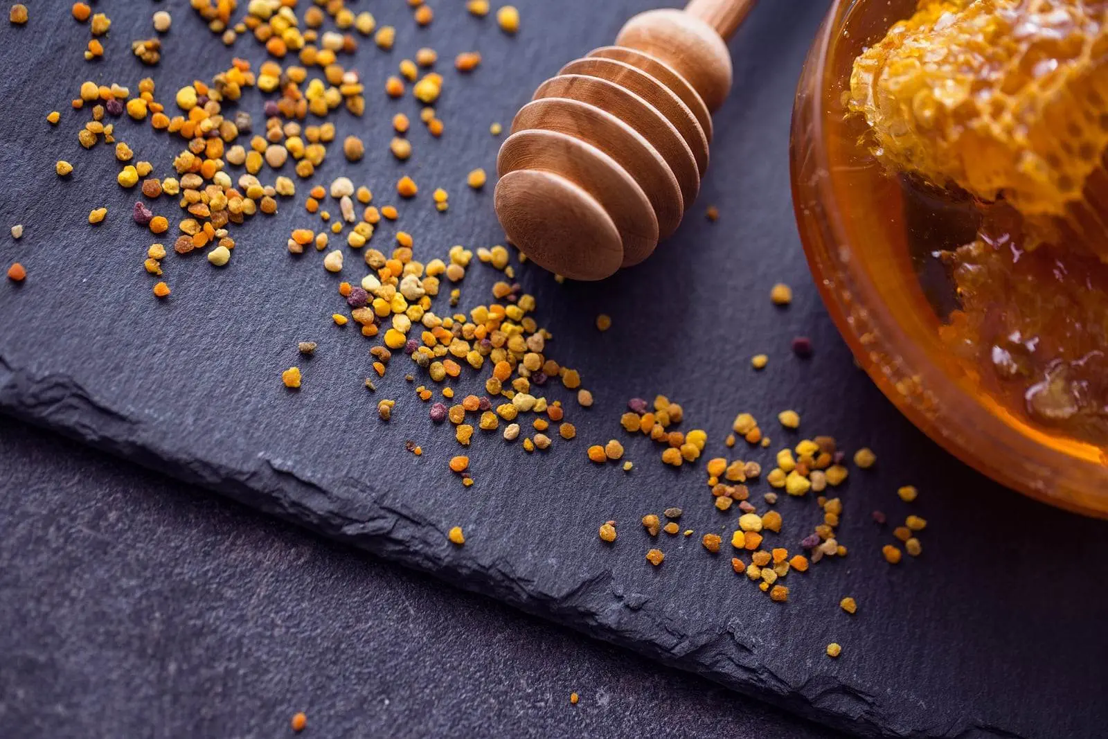 Propolis - właściwości, nalewka z propolisu, maść z propolisu, cena