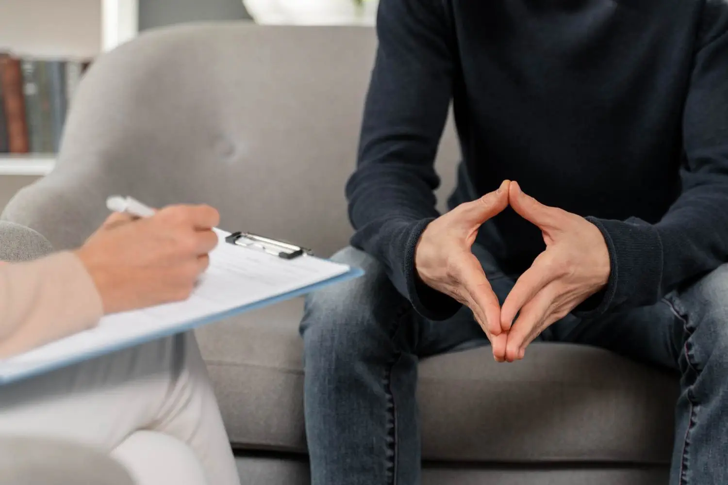 Konsultacja psychologiczna, rozmowa pacjenta i terapeuty.